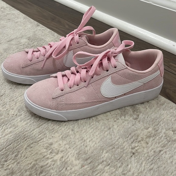 Pink Nikes - Picture 3 of 6